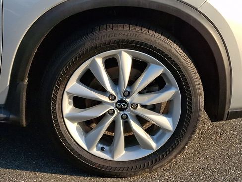 Used 2019 INFINITI QX50 Essential w/ Premium Heat Package AWD/4WD image 8