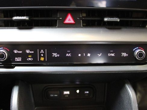 Used 2024 Kia Sportage EX AWD/4WD image 25