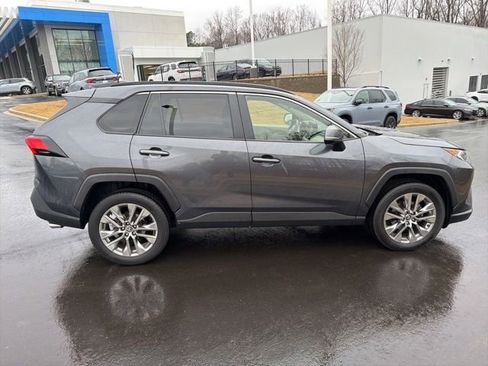 Used 2020 Toyota RAV4 XLE Premium image 6