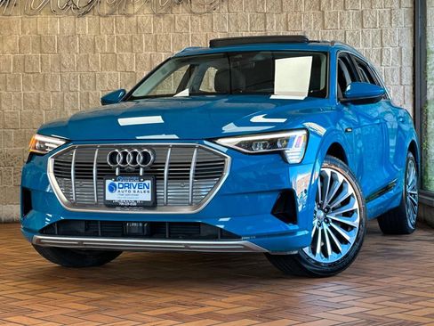 Used 2019 Audi e-tron Prestige w/ Prestige Package image 2