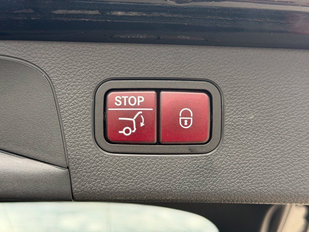 Used 2022 Mercedes-Benz GLC 300 4MATIC image 33