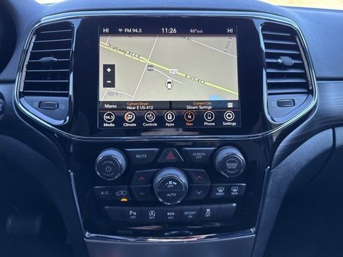 Used 2022 Jeep Grand Cherokee Laredo X image 20