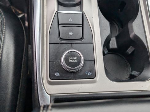 Used 2022 Ford Explorer XLT w/ Equipment Group 202A image 26