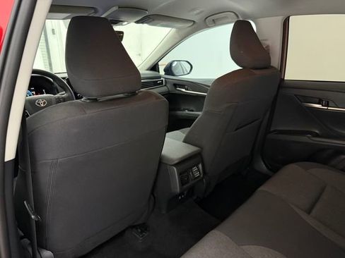 Used 2025 Toyota Camry LE FWD image 31