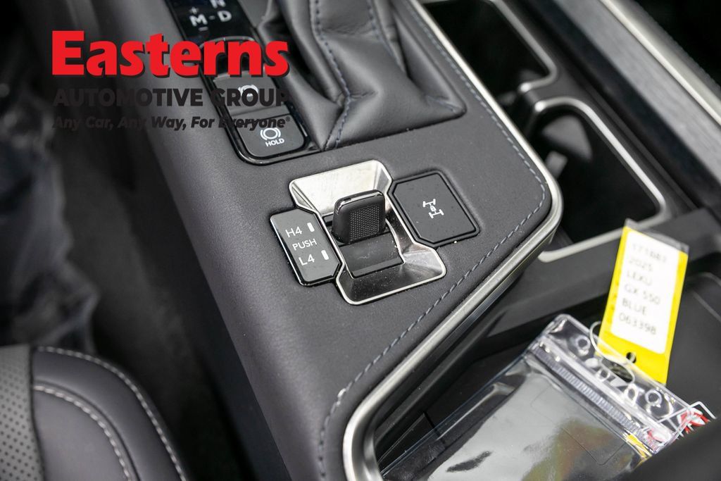 Used 2025 Lexus GX 550 w/ Accessory Package (2T) AWD/4WD image 24