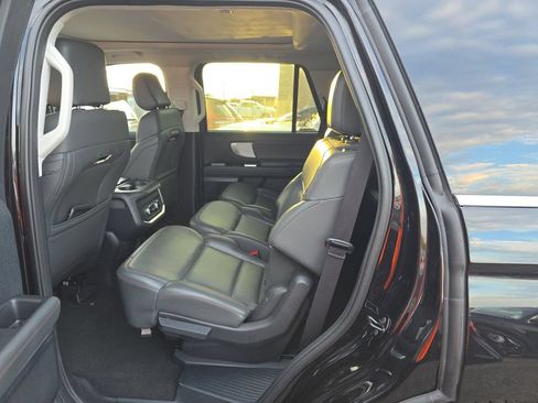 Used 2025 Ford Expedition Active AWD/4WD image 7