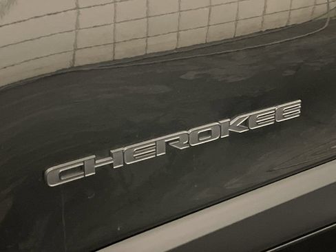 Used 2023 Jeep Cherokee Altitude Lux AWD/4WD image 24