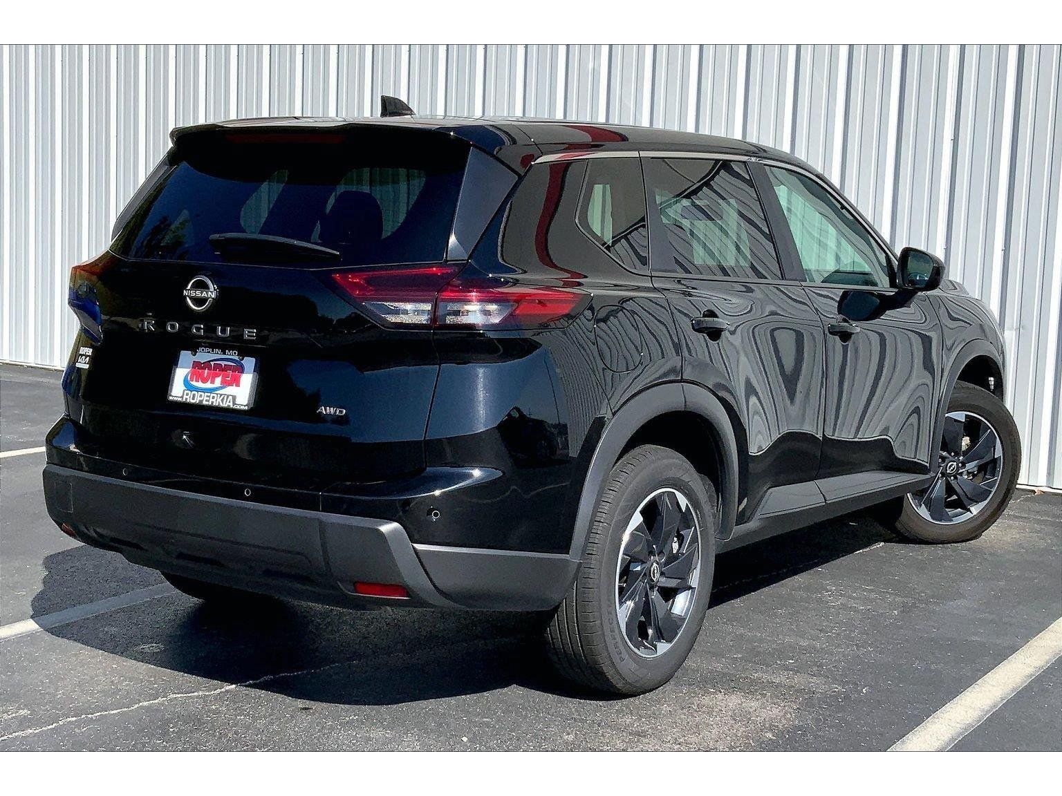 Used 2025 Nissan Rogue SV AWD/4WD image 11