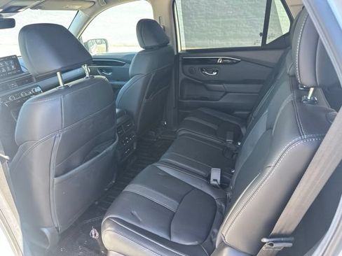 Used 2025 Honda Pilot Touring image 9