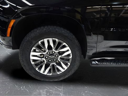 Used 2025 Chevrolet Suburban Z71 AWD/4WD image 13