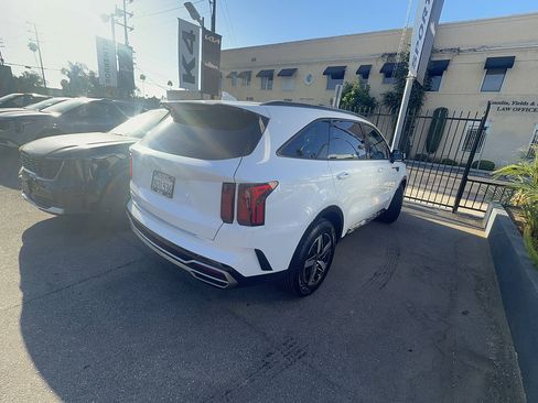 Used 2023 Kia Sorento S w/ Panoramic Sunroof Package FWD image 3