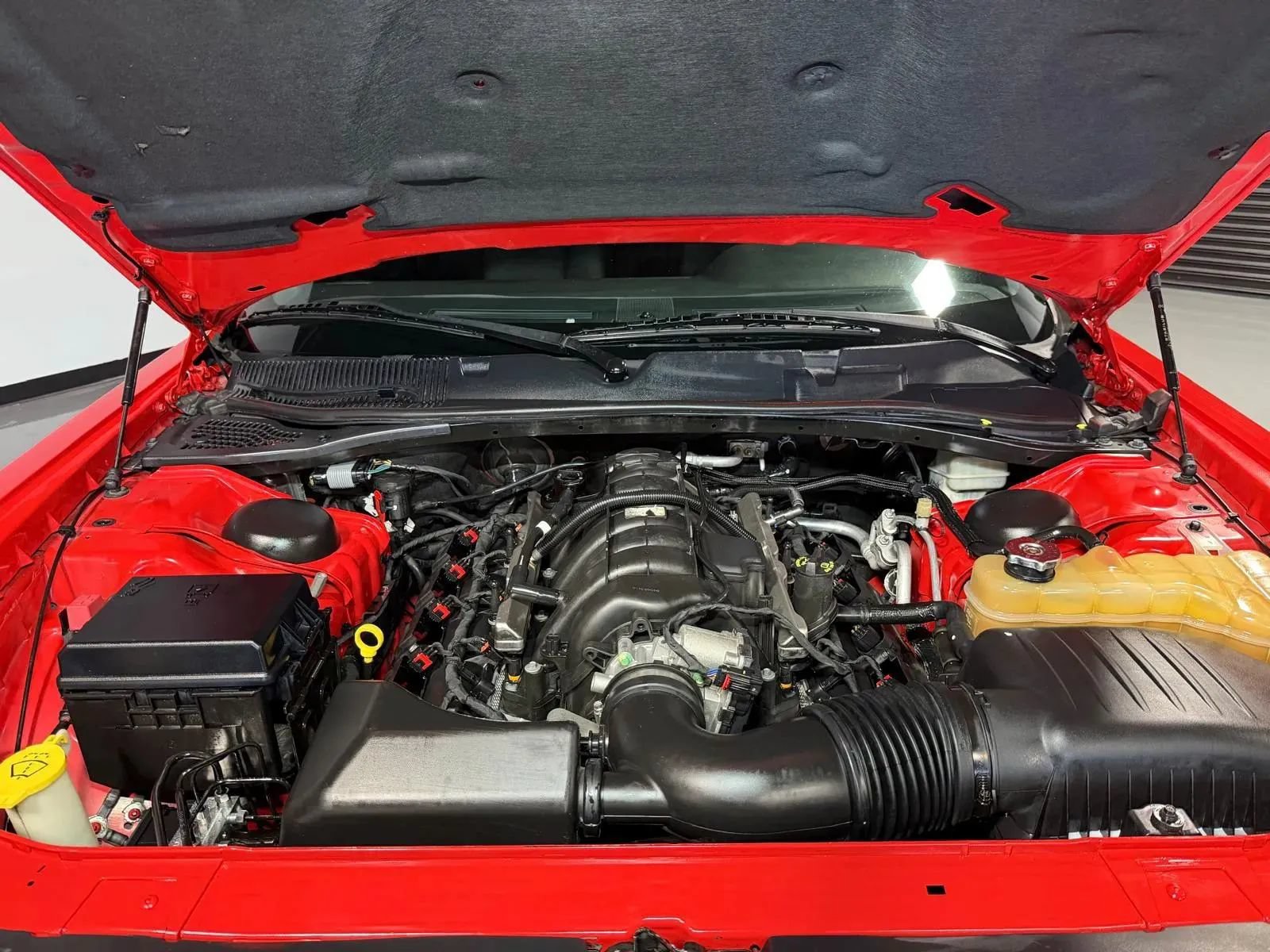 Used 2014 Dodge Challenger R/T RWD image 8
