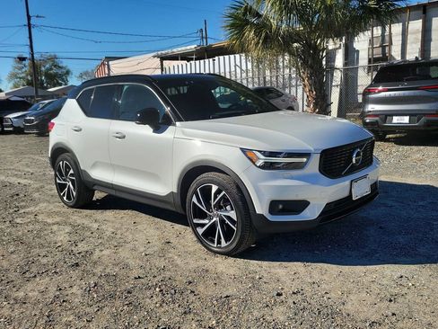 Used 2021 Volvo XC40 T5 R-Design w/ Advanced Package image 2
