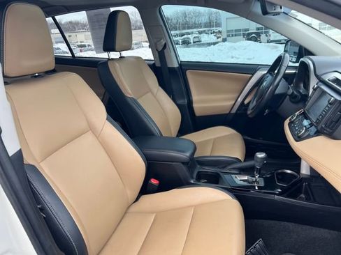 Used 2018 Toyota RAV4 Limited image 12