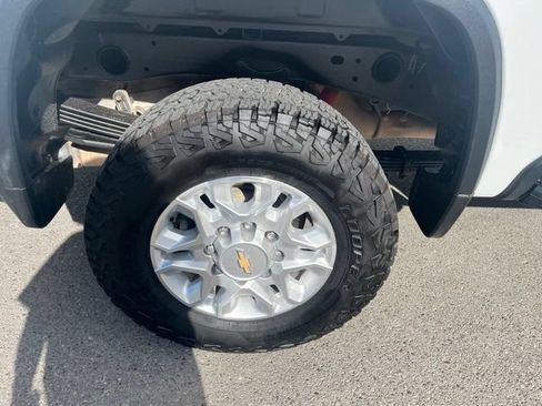 Used 2021 Chevrolet Silverado 2500 LT w/ Z71 Off-Road Package AWD/4WD image 18