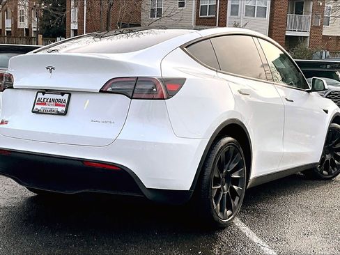 Used 2023 Tesla Model Y Long Range image 12