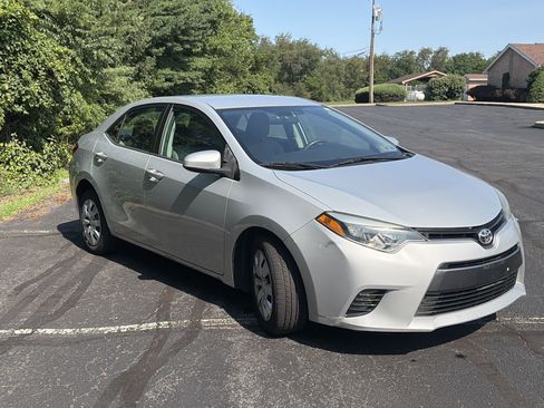 Used 2015 Toyota Corolla LE FWD image 3