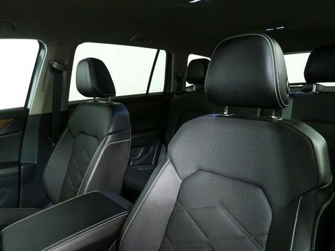 Used 2024 Volkswagen Atlas SE image 5