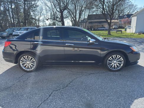 Used 2011 Chrysler 200 Limited image 6