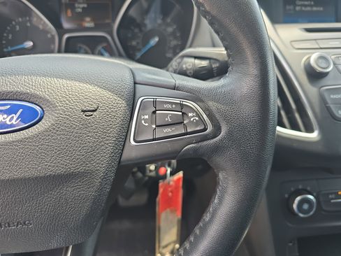 Used 2015 Ford Focus SE w/ Equipment Group 201A FWD image 18