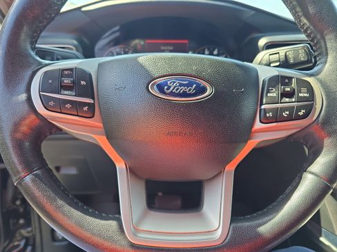 Used 2022 Ford Explorer XLT w/ Equipment Group 202A AWD/4WD image 13