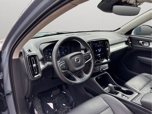 Used 2021 Volvo XC40 T5 Momentum w/ Premium Package AWD/4WD image 6