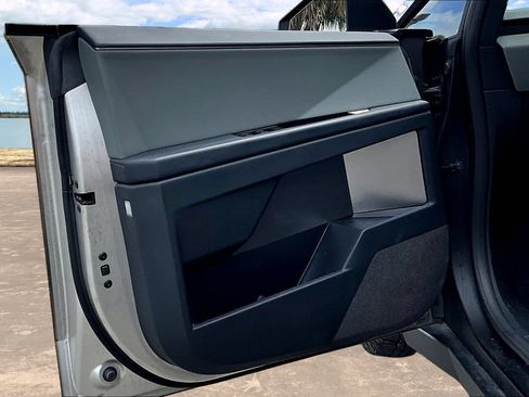 Used 2024 Tesla Cybertruck AWD Crew Cab image 20