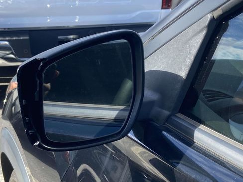 Used 2020 Nissan Kicks S image 5