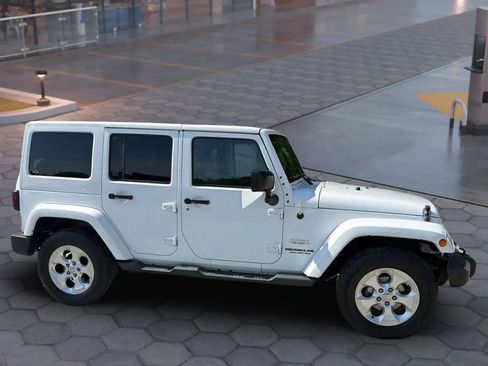 Used 2015 Jeep Wrangler Unlimited Sahara w/ Mopar Chrome Edition Group AWD/4WD image 18