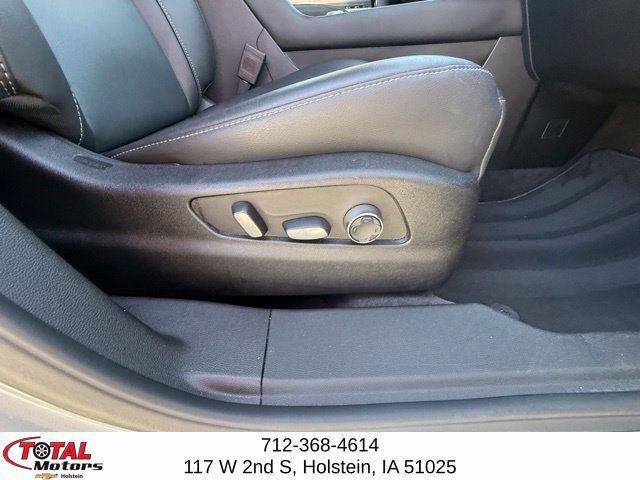Used 2025 Cadillac XT4 Premium Luxury AWD/4WD image 16
