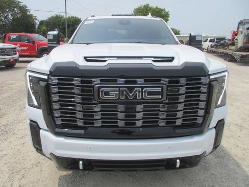 New 2026 GMC Sierra 3500 Denali Ultimate AWD/4WD image 12