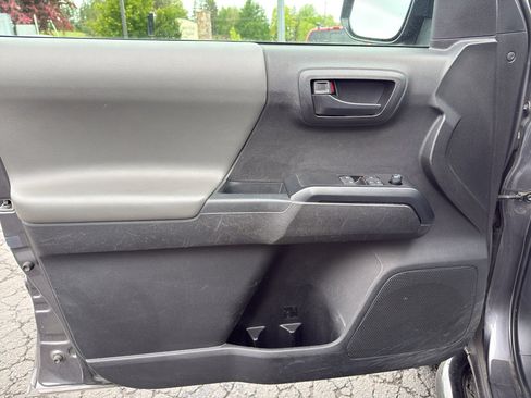 Used 2022 Toyota Tacoma SR RWD image 11