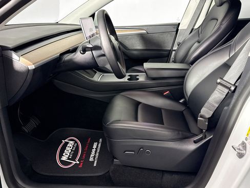 Used 2023 Tesla Model Y Long Range image 17