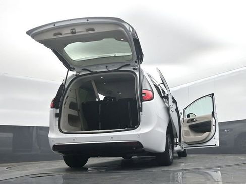Used 2024 Chrysler Pacifica Touring-L FWD image 72