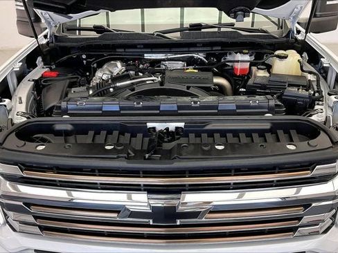 Used 2022 Chevrolet Silverado 2500 High Country w/ Safety Package II AWD/4WD image 9