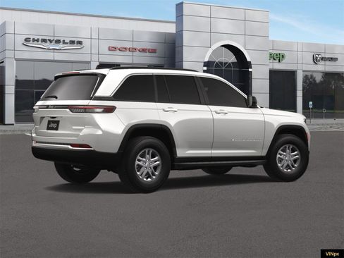 New 2025 Jeep Grand Cherokee Laredo image 8