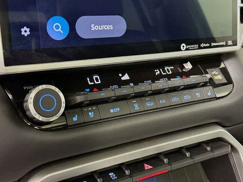 Used 2023 Toyota Tundra Platinum image 18