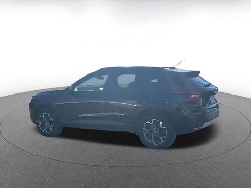 Used 2025 Chevrolet Trax LT image 9