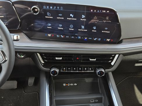 New 2026 Chevrolet Suburban Premier AWD/4WD image 21