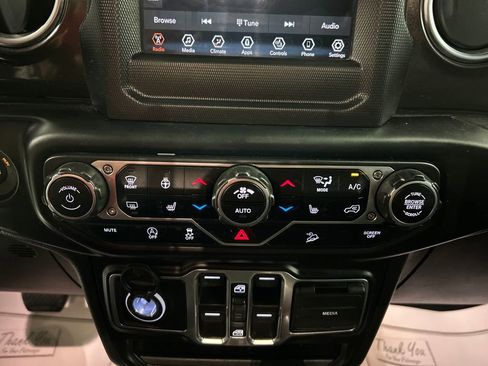 Used 2021 Jeep Wrangler Unlimited Sahara image 19