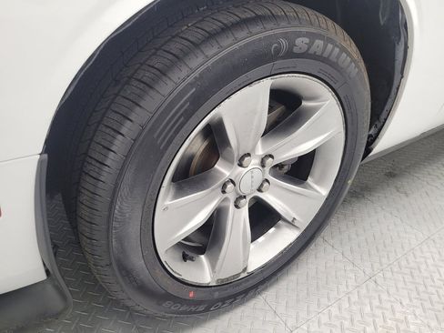 Used 2016 Dodge Challenger SXT image 31