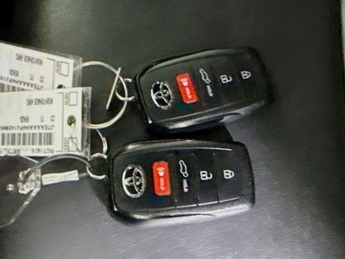 Certified 2023 Toyota Venza Nightshade image 33