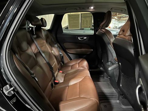 Used 2019 Volvo XC60 T5 Momentum w/ Protection Package Premier AWD/4WD image 13