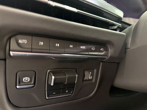 Used 2026 Cadillac Escalade ESV Platinum Sport w/ LPO, ONYX Package AWD/4WD image 19