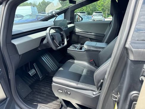 Used 2024 Tesla Cybertruck AWD Crew Cab image 3