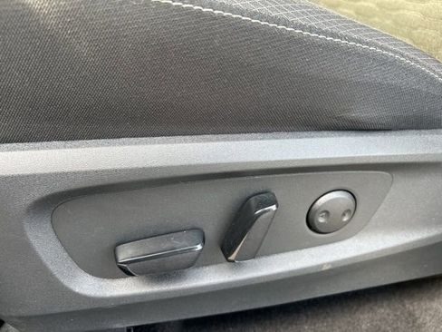 Used 2024 Nissan Pathfinder SV image 25