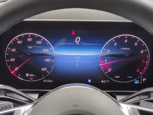 Used 2025 Mercedes-Benz GLC 300 4MATIC image 33