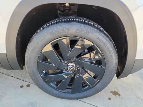 New 2026 Volkswagen Atlas SE image 9