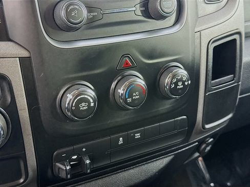 Used 2016 RAM 1500 Express RWD image 17