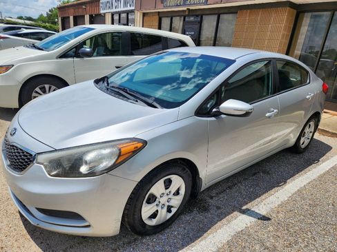 Used 2015 Kia Forte LX w/ Popular Package FWD image 1